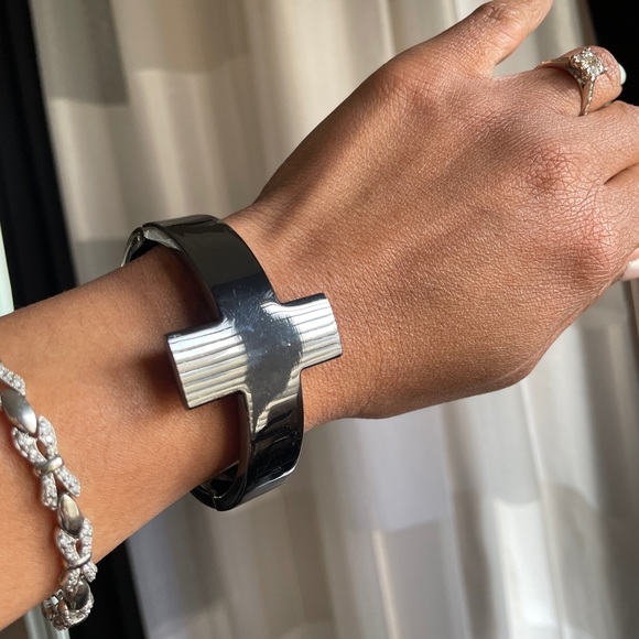 NWT New York & Company gunmetal bangle - Picture 3 of 4